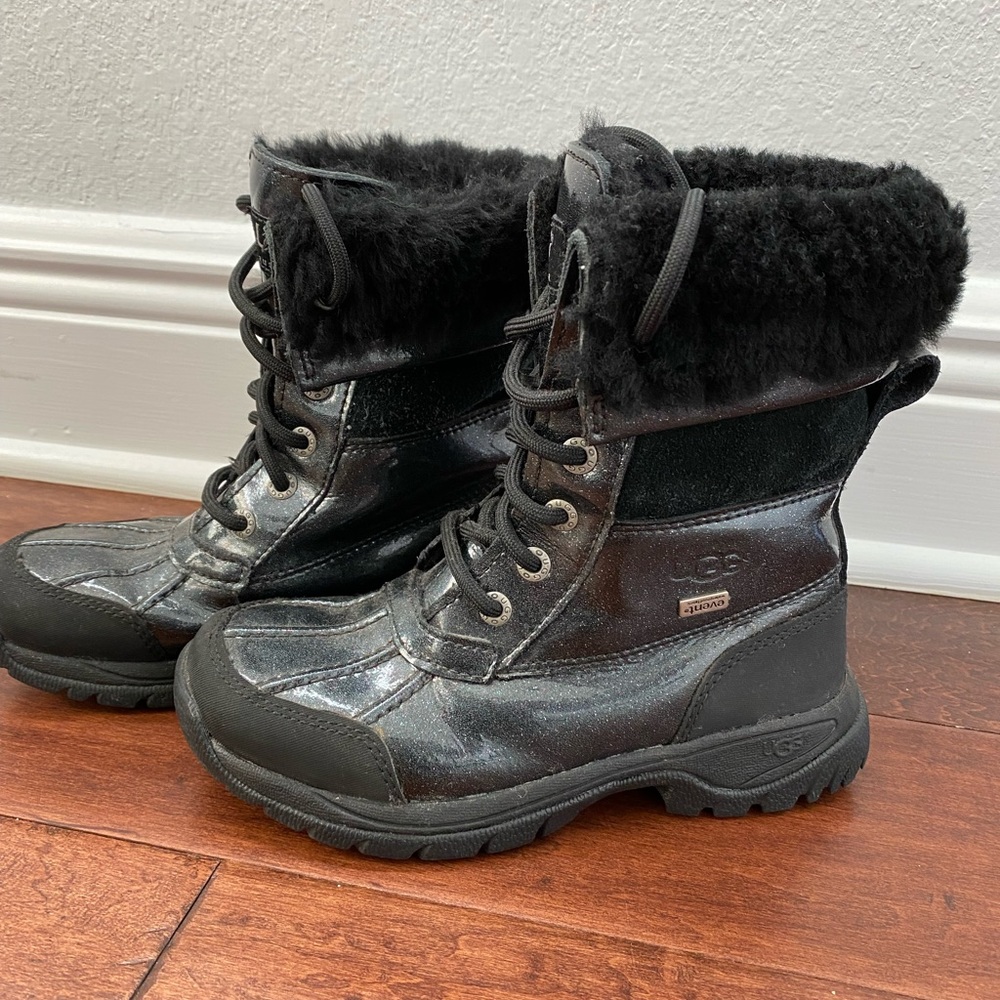 EUC - UGG Kid’s Butte Winter Boot. Black. Size 13